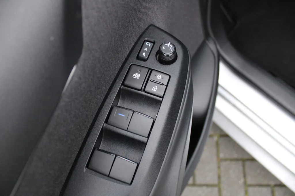 Mazda 2 Hybrid 1.5 Agile | Airco | Cruise | Stoelverwarming | 15' LM | Comfort & Safety pakket |