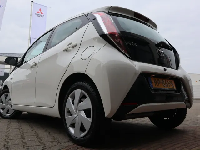 Toyota Aygo 1.0 VVT-i x-play Carplay | Camera