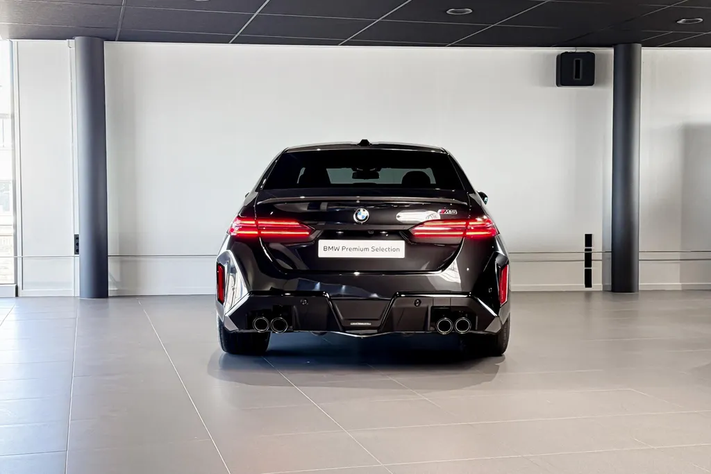 BMW M5 Sedan 
