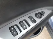 Kia Stonic 1.0 T-GDi MHEV GT-PlusLine | Stoel en stuurverwarming | Schuifdak | Dodehoek detectie | Climate control | Cruise control | Camera | Navigatie | Parkeersensoren voor en achter |