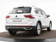 Volkswagen Tiguan 1.4 TSI 245pk DSG eHybrid Elegance · 360 Camera · Wegklapbare Trekhaak · Apple/Android Car Play · Dodehoek Detectie · 18'' Inch · Stoel & Stuurwiel verwarming ·