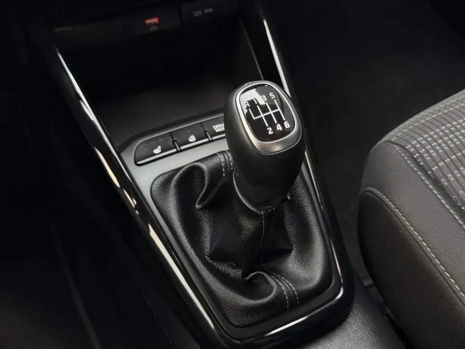 Kia Stonic 1.0 T-GDi MHEV DynamicPlusLine | Apple Carplay / Android Auto | Navigatiesysteem | Stoel + Stuurverwarming | Licht + Regensensor | Parkeersensoren + Camera Achter | Cruise Control | 16' Lichtmetalen Velgen