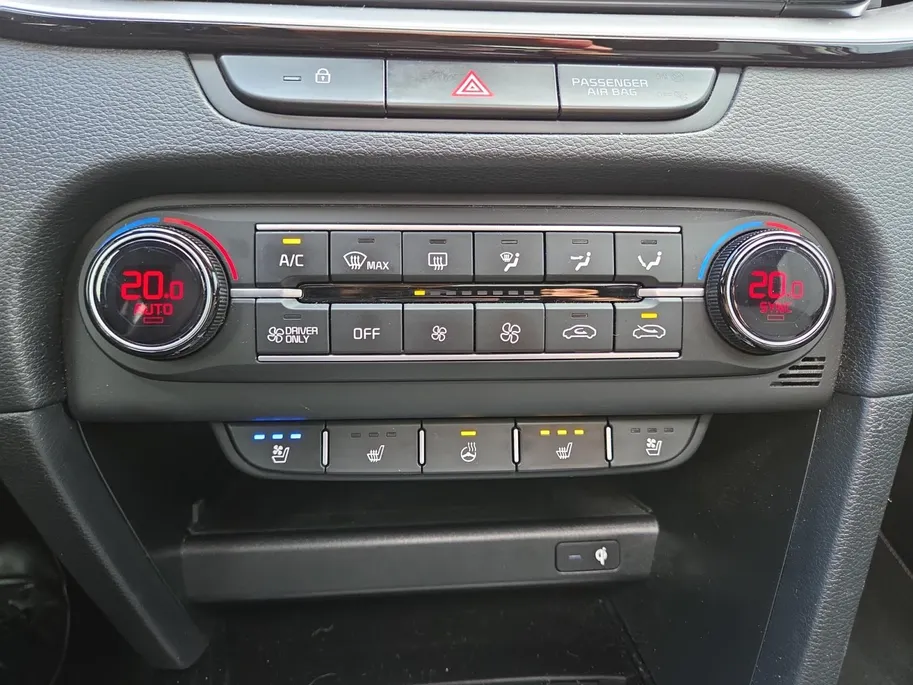 Kia XCeed 1.6i PHEV ExecutiveLine 1e Eigenaar | Dealer Onderhouden | Meest luxe uitvoering | Fabrieksgarantie | Stoelverwarming en Ventilatie | Carplay & Android | Camera | Dodehoek Detectie | Leder | Cruise Control Adaptief | Panorama Dak |