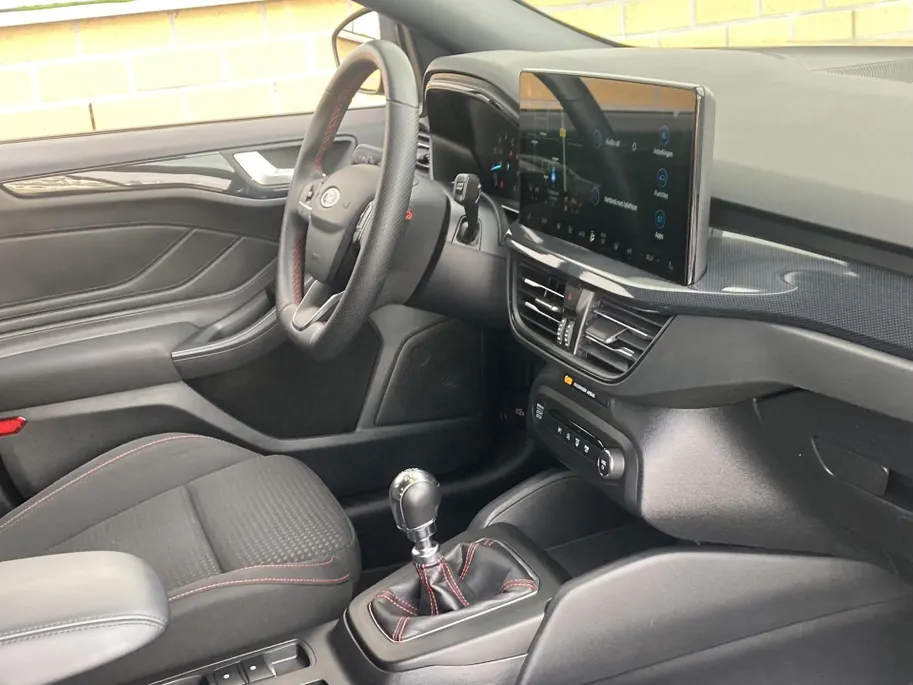Ford Focus 1.0 EcoBoost Hybrid 125 pk ST Line Wagon Winter Pack - Apple Carplay/Android Auto