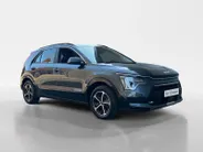 Kia Niro 1.6 GDi Hybrid DynamicLine Edition | Elektrisch Verstelbare Bestuurdersstoel | Dodehoekdetectie | Apple Carplay / Android Auto | Navigatiesysteem | Licht + Regensensor | Parkeersensoren Voor + Achter | Camera Achter | Cruise Control Adaptief | Rijstrookse