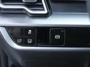 Kia Sportage 1.6 T-GDi Hybrid DynamicPlusLine | Stuur-/stoelverwarming | Elek. stoelverstelling + achterklep | Schuifdak | 18' LM | Matrix LED | Cruise adapt. | Camera |