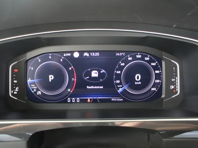 Volkswagen Tiguan 1.5 TSI Life Navigatie | Trekhaak | Parkeercamera | All Season Banden
