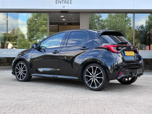 Toyota Yaris 1.5 Hybrid GR Sport | Stoelverwarming | Camera | Carplay |