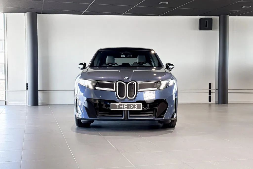 BMW iX3 50 xDrive 113 kWh