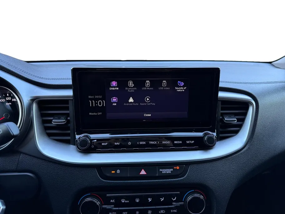 Kia Ceed Sportswagon 1.5 T-GDi DynamicLine 140 PK | Cruise Control Adaptief | Camera | Carplay | Navi | LM Velgen | 140 PK | Fabrieksgarantie 19-8-2031 +3x 1 jaar* | NAP