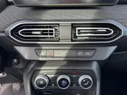 Dacia Sandero 90PK TCe Journey | Camera | Dode Hoek Detectie | Climate Control | Parkeersensoren | Apple CarPlay/Android Auto | Cruise Control | Full LED | 12 Maanden BOVAG Garantie