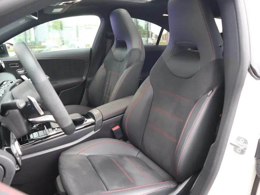 Mercedes-Benz CLA 200 AMG Line l Panoramadak l Stoelverwarming l Carplay