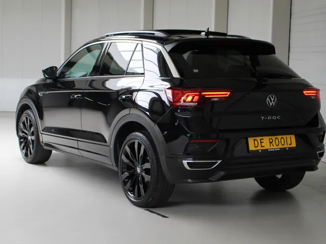 Volkswagen T-Roc 1.5 TSI Sport R-Line DSG Panoramadak | El. Achterklep | Beats Audio | Suzuka 19' Zwart