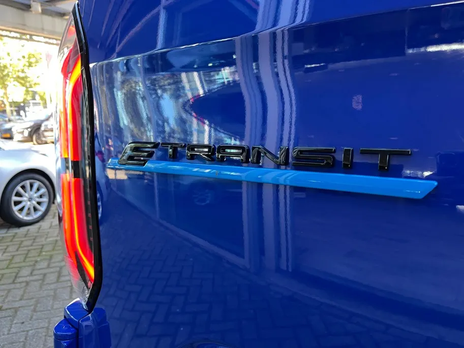 Ford E-Transit Cust. 320 L2H1 MS-RT 71 kWh DC | Te Bestellen | Uniek | Financial lease vanaf 0,99% Rente | 360 Camera | Elek. Schuifdeuren | Elek. Trekhaak | 2300KG Trekgewicht |
