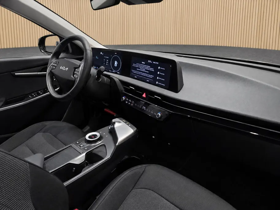 Kia EV6 Light Edition 58 kWh Dealer onderhouden | Stoel + stuurverwarming | Climate control | ACC | 800V laden | Ontzettend ruim |
