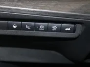 Nissan ARIYA Evolve 66 kWh | 22KW Lader| Afneembare trekhaak| Apple carplpay& Android auto| 360grd Camera| Stoelverwarming en verkoeling| Elektrisch verstelbare stoelen| Luxe bekleding| Dealer onderhouden|