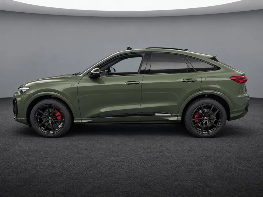 Audi Q5 Sportback e-hybrid quattro S edition Competition 367 PK · Glazen panoramadak · Head-up display · B&O premium 3D