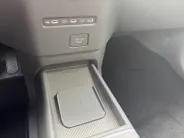 Kia EV2 Plus 42.2 kWh 3.000,- Inruilkorting | Privacy Glass | 18' lichtmetalen velgen | Warmtewerend glas rondom | Draadloze oplader voor smartphone