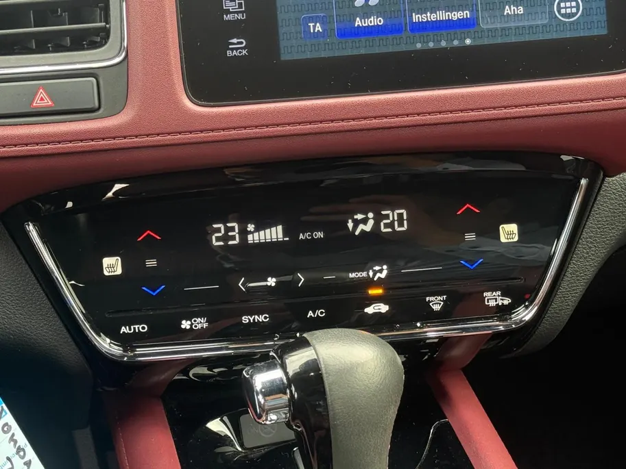 Honda HR-V 1.5 i-VTEC Elegance | Automaat | Trekhaak | Achteruitrijcamera | Stoelverwarming | Led koplampen | Dealer onderhouden |