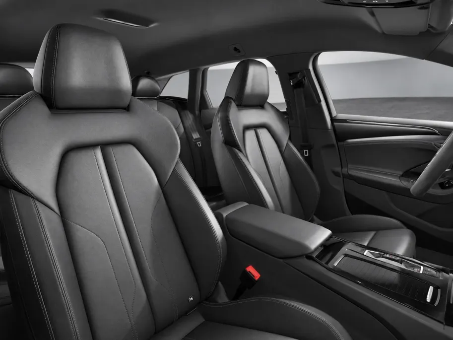 Audi A6 e-tron Advanced edition 83 kWh 286 PK · Trekhaak elek. wegklapbaar · Stoelen met geheugenfunctie · Sportstoelen zwart leder-kunstleder