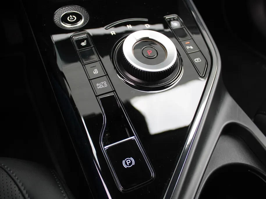 Kia Niro EV Edition Advanced 64.8 kWh | Stuur-/stoelverwarming | Elektr. stoelverstelling | Camera | Cruise adapt. | 17'LM | Clima | 17% bijtelling |