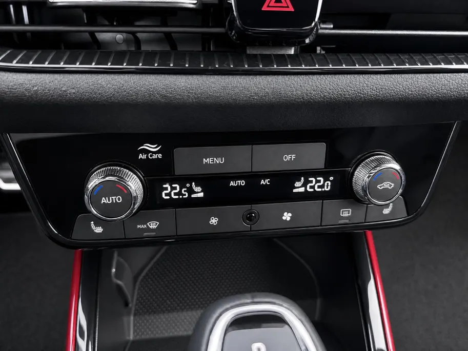 Škoda Fabia Monte Carlo 1.0 TSI 115 PK DSG | 18 inch Libra | Licht en Zicht Plus | Travel Assist | Verwarmde stoelen voor | ledere bekleding
