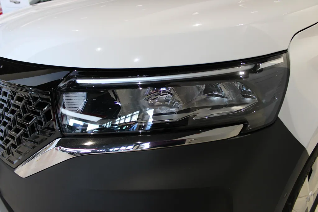 Nissan Townstar N-Connecta L2 44 kWh Nissan TOWNSTAR N-Connecta L2 45 kWh | 22% VOORRAAD KORTING | TREKVERMOGEN 1500KG | APPLE CAR/ANDROID AUTO | ECO LEDER |SEBA SUBSIDIE MOGELIJK TOT 5000 EURO |