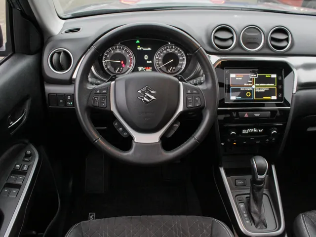 Suzuki Vitara 1.5 Hybrid Style Automaat | Navi | Adap. Cruise | Schuifdak | Camera | Lm-Velgen