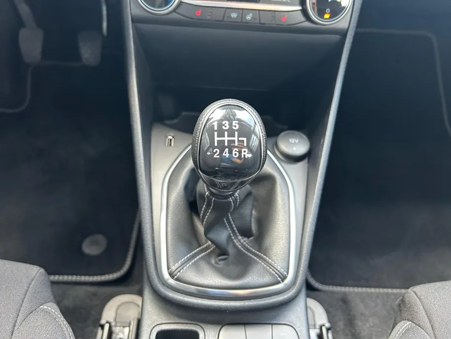 Ford Fiesta 1.0 EcoBoost Hybrid Titanium | Apple Carplay/Android Auto | Winter pack |  keyless entry |keyless start | Cruise control |