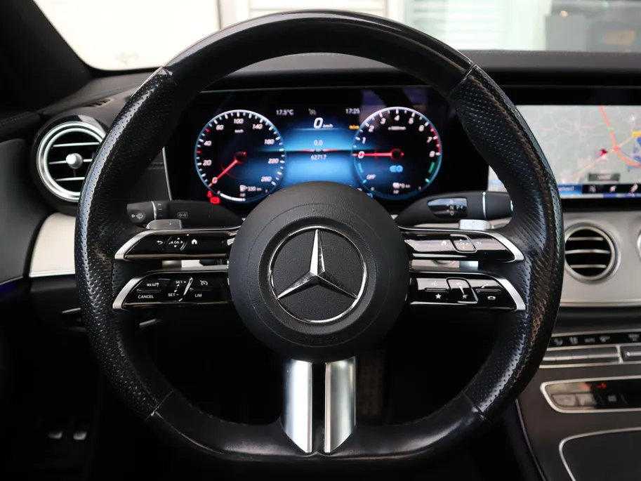 Mercedes-Benz E-Klasse 300 e AMG Line l Trekhaak l Panoramadak l Keyless l stoelverwarming