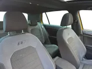 Volkswagen Golf 1.0 TSI Highline Business R | Panoramadak | Virtual Cockpit | Achteruitrijcamera | Apple/Android Auto | Dynaudio | 12 maanden garantie |