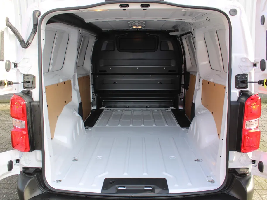 Toyota ProAce Long Worker 2.0 D-4D Challenger | Carplay | PDC | Airco | Cruise | Schuifdeur rechts |