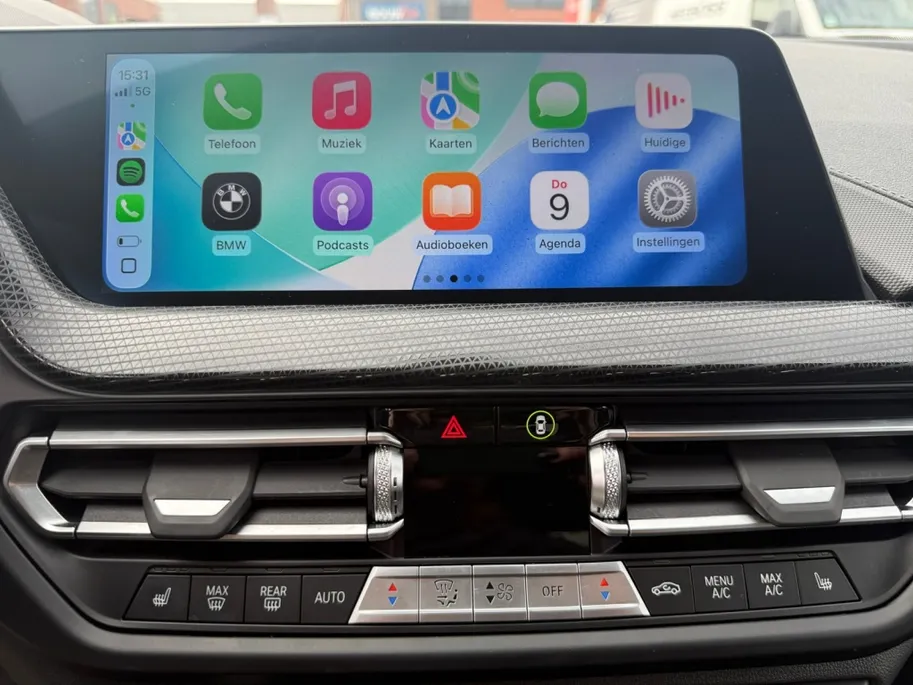 BMW 1 Serie Limousine 118i Sport Line Apple/Android draadloos | Automaat | Climate Con
