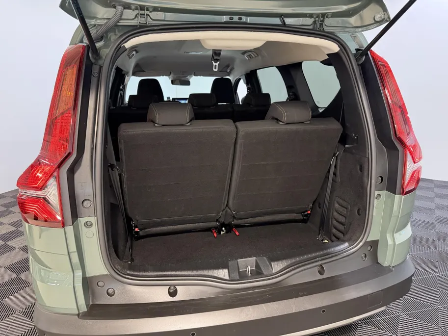 Dacia Jogger 140PK Hybrid Extreme 7p. Automaat | 7 Zitplaatsen | Camera | Parkeersensoren | Apple CarPlay/Android Auto | Digital Cockpit | Cruise Control | Lichtmetalen Velgen | Licht & Regen Sensor | Full LED |