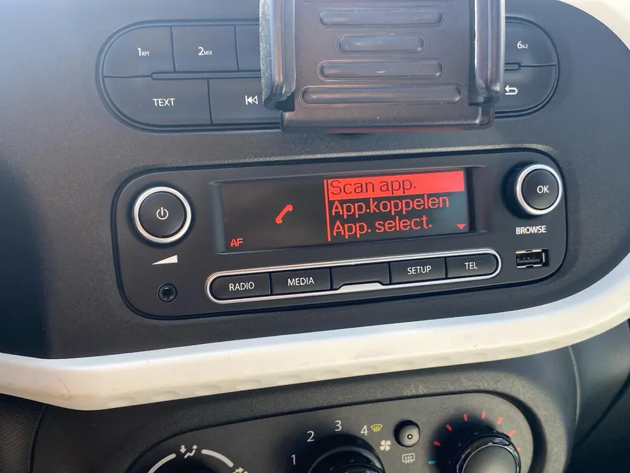 Renault Twingo 5-deurs 1.0 SCe Expression NL auto | 2e eig | parkeersensoren | bluetooth | telefooncradle | etc.