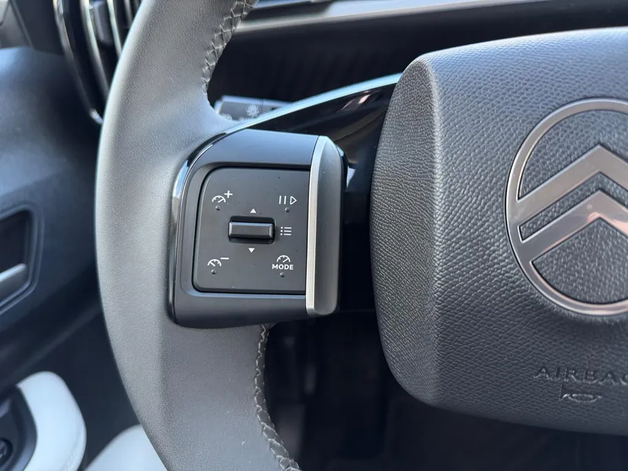 Citroën C3 1.2 Hybrid 110pk Max | Dealer onderhouden | NL auto | Automaat | Cruise control | Trekhaak | Apple carplay & Android auto | Navigatie | Apple carplay & Android auto | Draadloos opladen mobiel | 17' lichtmetalen velgen | Bovag garantie |