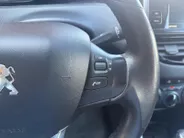 Peugeot 2008 1.2 PureTech Active | Achteruitrijcamera | Apple Carplay & Android Auto | LMV | Airco | Parkeersensoren |