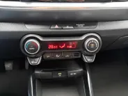 Kia Stonic 1.0 T-GDi MHEV DynamicLine | Achteruitrijcamera | Parkeersensoren achter | Apple/Android Carplay | Climate control | Cruise control | LMV