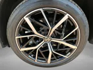 Volkswagen Tiguan 1.5eTSI 150kW/204PK Elegance DSG · Panoramadak · Trekhaak · 360°Camera + Parkeersensoren · Garantie t/m 01-10-2030 of 100000km.