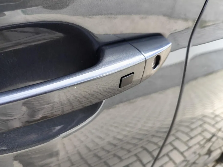 Hyundai Kona EV Premium 64 kWh | Vol opties | Zeer netjes | Leder | HUD |