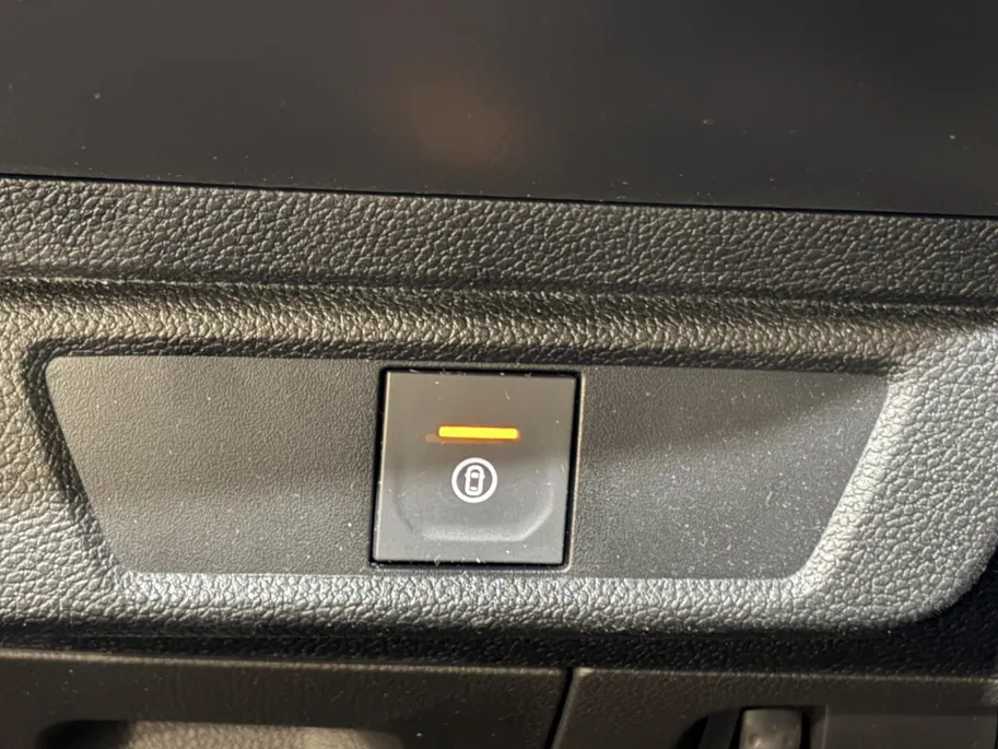 Dacia Sandero 90PK TCe Expression Automaat | Cruise Control | Parkeersensoren | Apple Carplay/Android Auto | Bluetooth | Armsteun | LED Koplampen | Licht & Regen Sensor |