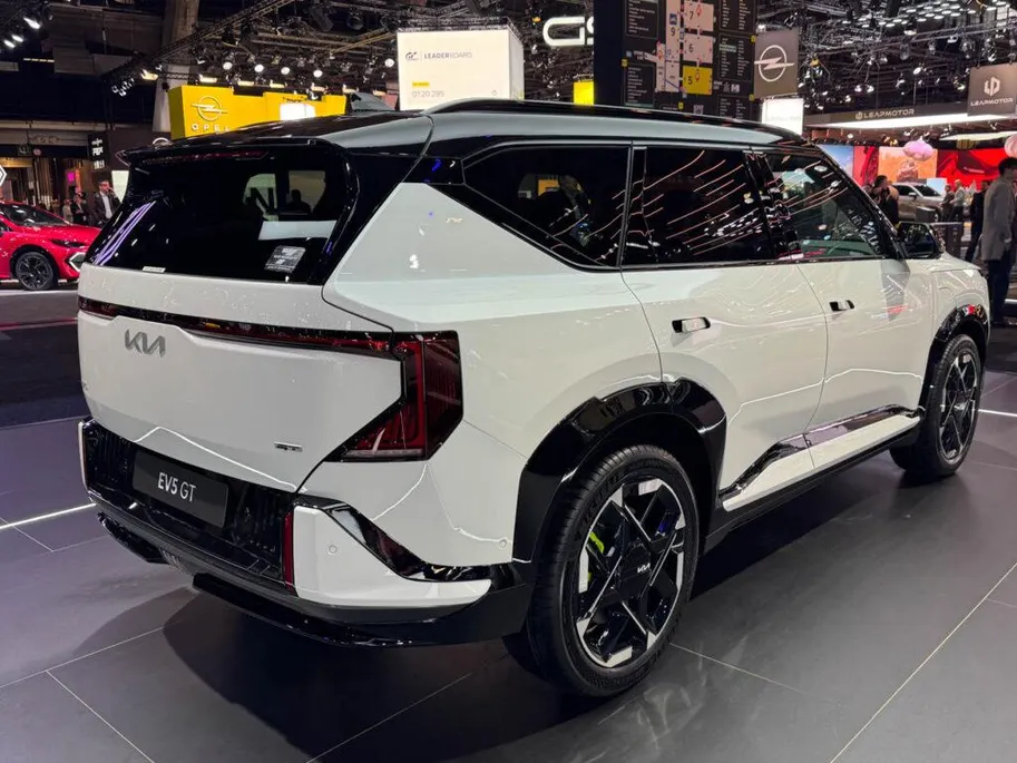 Kia EV5 GT AWD 81.4 kWh Launch control | Elektronisch adaptief onderstel met road-preview | 20' lichtmetalen GT-velgen