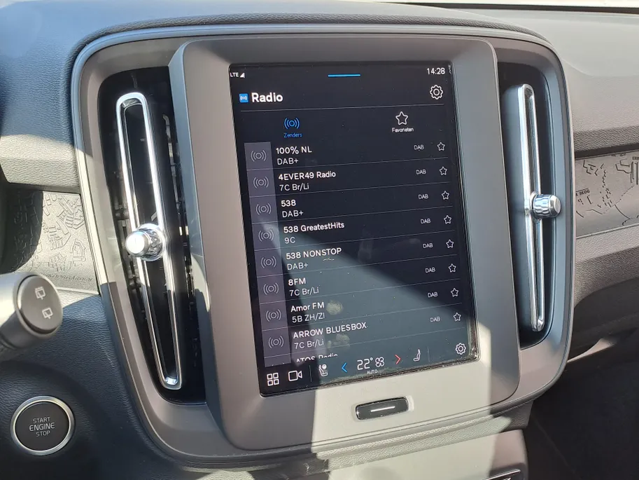 Volvo XC40 2.0 B3 Essential AUTOMAAT | Stuurverwarming | Stoelverwarming | Adaptieve Cruise | Apple Carplay/Android Auto