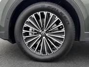 Volkswagen Tiguan 1.5 204pk DSG eHybrid Life Edition · Panoramadak · Camera · Wegklapbare Trekhaak ·  Apple/Android Car Play · Navigatie · 18'' Inch ·