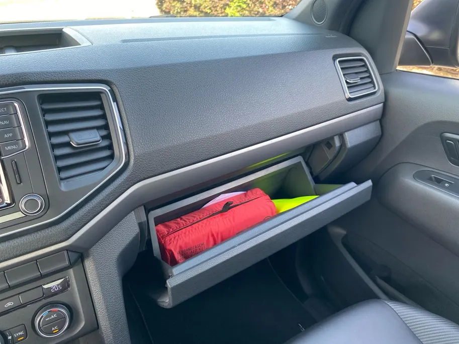 Volkswagen Amarok 3.0 TDI 4Motion Plus Cab Dark Label | Automaat | Trekhaak | Camera | Apple Carplay/Android Auto | Stoelverwarming | Cruise Control | Climate Control | Navigatie