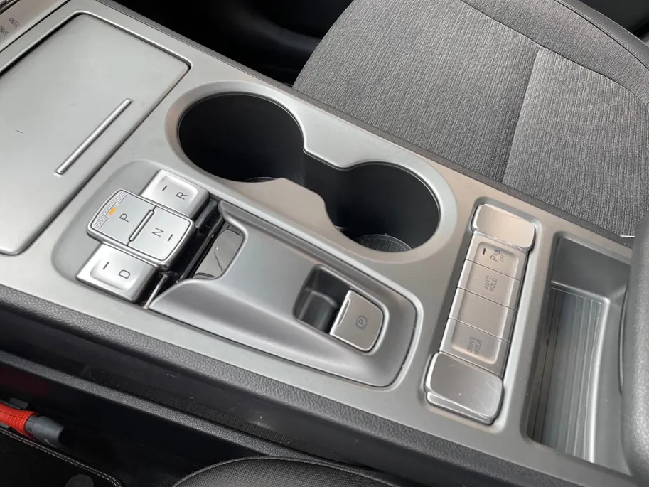 Hyundai Kona EV Comfort 64 kWh 204PK | Warmtepomp | 100% SOH | Adaptive cruise control | Apple Carplay & Android Auto | Achteruitrijcamera | Parkeersensoren achter | Keyless entry | DAB radio |