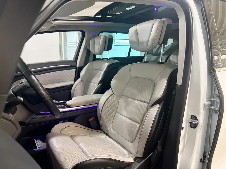 Renault Espace 225PK TCe Initiale Paris 7p. Automaat | 7 Zitplaatsen | Stoelverwarming | Schuif/Kantel Dak | Stoelverkoeling | Semi Elektrische Wegklapbare Trekhaak | Climate Control | Apple CarPlay/Android Auto | Head Up Display | Wit Leder | Camera | Parkeersensoren |