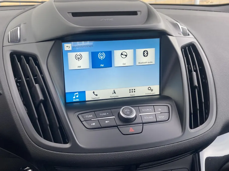 Ford Kuga 1.5 EcoBoost 150 pk ST Line afneembare - trekhaak - voorruitverwarming - groot navi