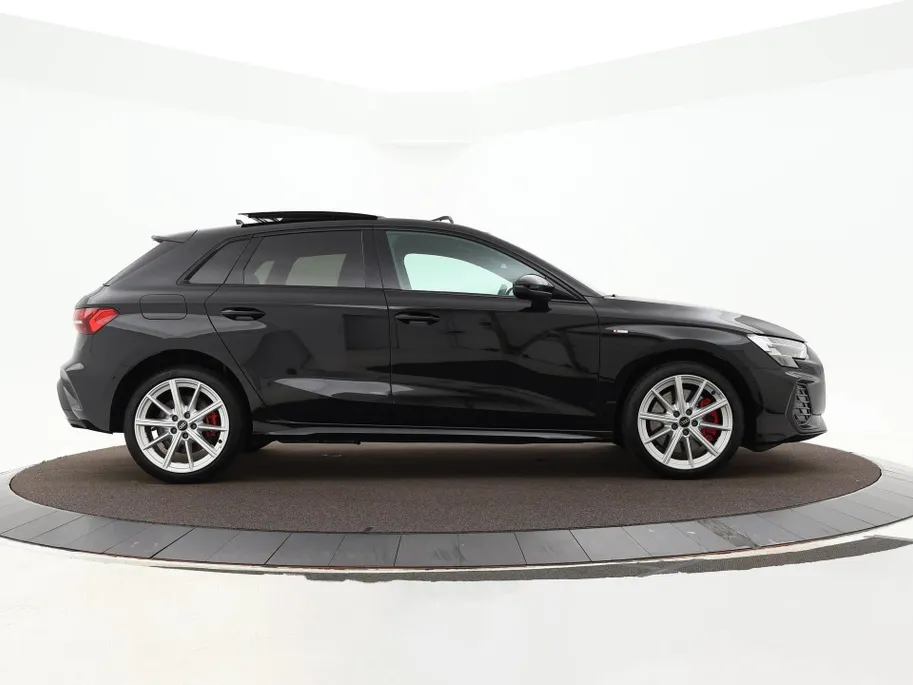 Audi A3 Sportback 45 TFSIe 272pk S-tronic S edition Competition · Panoramadak · Camera · SONOS · Head-Up · Apple/Android Car Play · Keyless · 18'' Inch · Garantie t/m 28-09-2030 of 100.000km