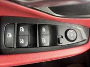 BMW 3 Serie 320e Business Edition Plus *Automaat*Navigatie*Parkeersensoren*Carplay*Lederen bekleding*Stoelverwarming*LM.Velgen*Zeer nette auto!